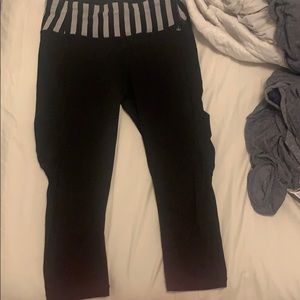 black cropped lululemon leggings